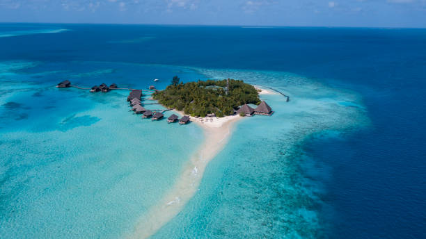 Small Maldives island in the Indian Ocean Lonely paradise island in the Maldives maldivian culture stock pictures, royalty-free photos & images