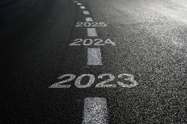 début de route du nouvel an 2023 - countdown leader photos et images de collection
