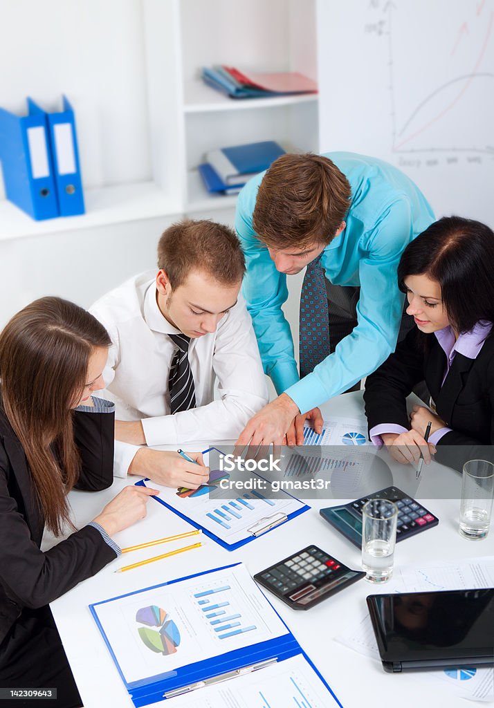 Geschäftsleute im Büro - Lizenzfrei Bürobesprechung Stock-Foto