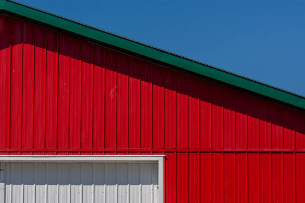 Red barn door and blue sky Close up of a red wooden barn door red barn house stock pictures, royalty-free photos & images