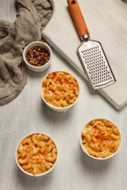 istock Mac and cheese, American dish, top view, no people, 1423158081