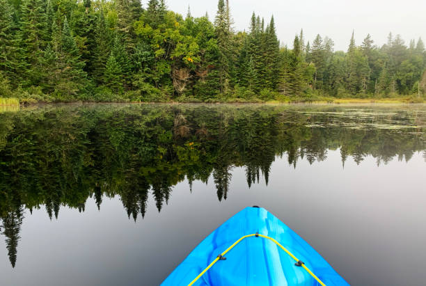 istock Kayakyng in early fall, Quebec 1423159561