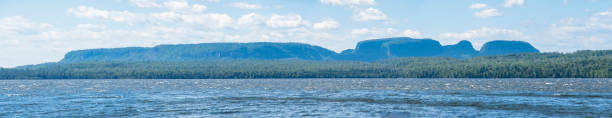 panoramica del gigante addormentato, ontario - thunder bay canada ontario provincial park foto e immagini stock
