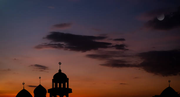 istock Silhouette Mosques Dome Crescent Moon and Star 1423244455