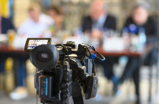 istock Live broadcast from the press conference 1423246656
