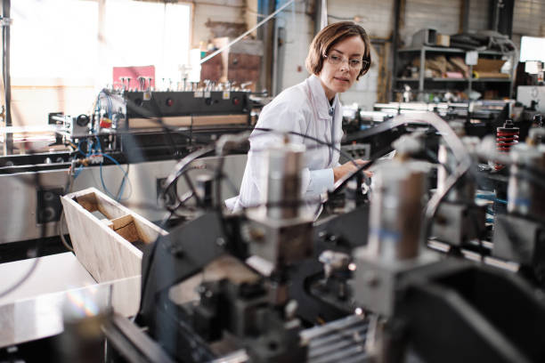 istock Female executive working at factory with machines 1423262882