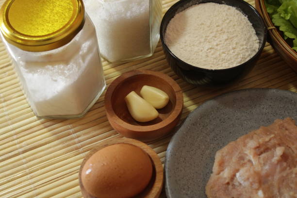 istock garlic in a wooden bowl 1423268239