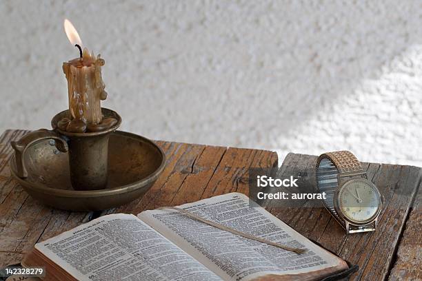 Giorno Bibbia Lettura - Fotografie stock e altre immagini di Antico - Vecchio stile - Antico - Vecchio stile, Aperto, Bibbia