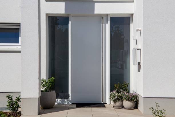 istock Modern white front door on a residential home 1423295840