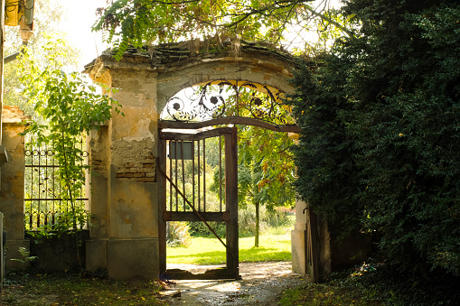 sun and door in autumn park