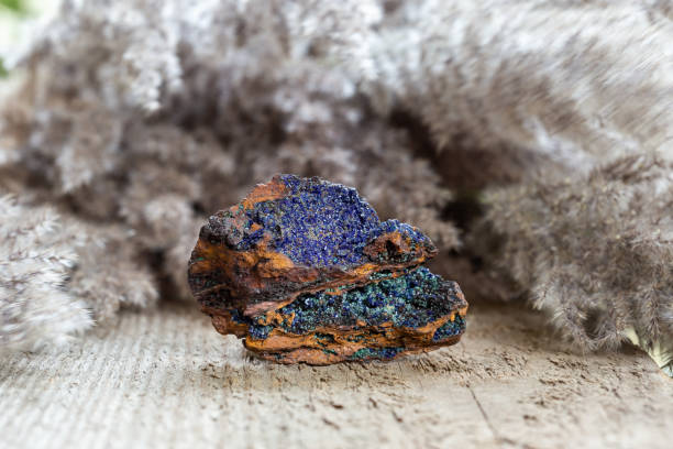 azurite non polie et pierre de malachite gemme minérale - azurite photos et images de collection