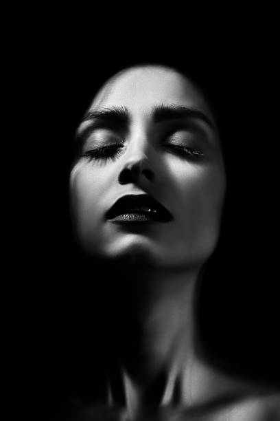 istock sensual woman 1423347969