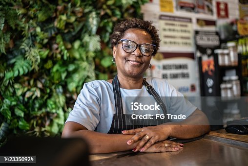 istock Portrait of a senior woman cashier working in a market 1423350924