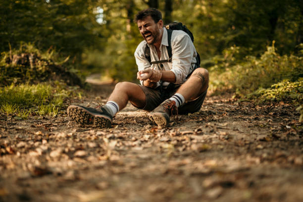 istock Hiker in pain 1423375498