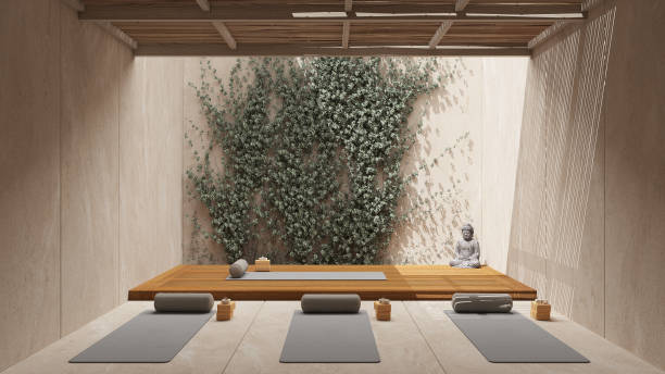 design intérieur de studio de yoga dans des tons beiges, style zen japonais, jardin extérieur, murs en calcaire avec lierre, plancher et plafond en bois, tapis et oreillers. prêt pour la pratique, la méditation - sculpture contemporary buddha sparse photos et images de collection