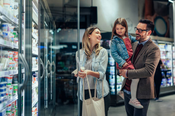 istock Parents with child in supermarket 1423384707