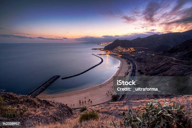 Playa De Las Teresitas Tenerife - Fotografie stock e altre immagini di Ambientazione esterna - Ambientazione esterna, Bellezza naturale, Cielo