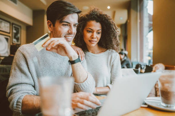 istock Couple in cafe shopping online 1423390734