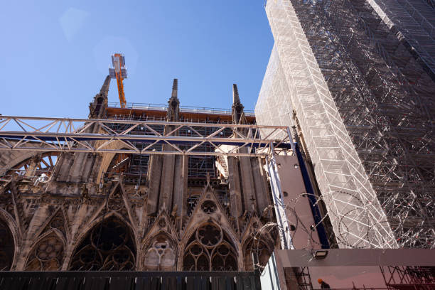 notre dame de paris en cours de restauration - 2277 photos et images de collection