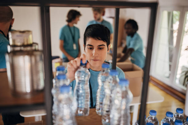 istock Woman putting donations on a shelf 1423408494