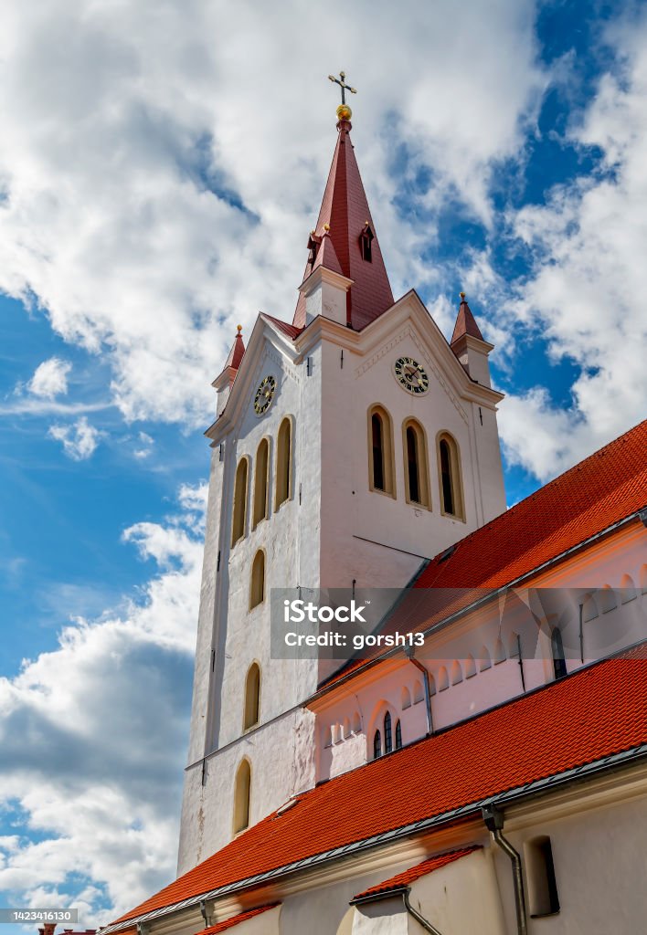 Fragmento De La Iglesia Evangélica Luterana Medieval De San Juan Ciudad De Cesis Letonia Foto de stock y más banco de imágenes de Aguja - Chapitel - iStock Fragmento De La Iglesia Evangélica Luterana Medieval De San Juan Ciudad De Cesis Letonia Foto de stock y más banco de imágenes de Aguja - Chapitel - iStock