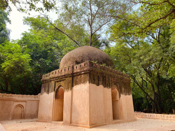 istock Kali Gumti Tomb, Delhi 1423422773