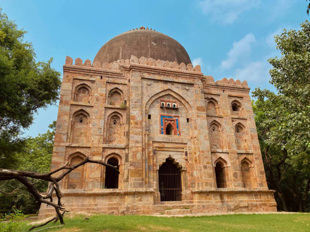 istock BAGH-I-ALAM TOMB, Delhi 1423424292