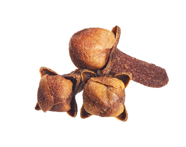 istock Dry cloves isolated on white background. 1423428323