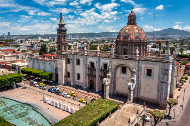 ケレタロ市は、メキシコ中部に位置するケレタロ州の首都で最大の都市です。 - queretaro city ストックフォトと画像