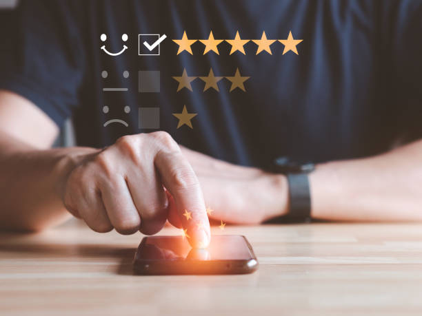 istock Man's finger give the score on mobile phone. 1423482776