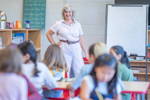 istock Montessori Teacher Teaching a Lesson 1423486615