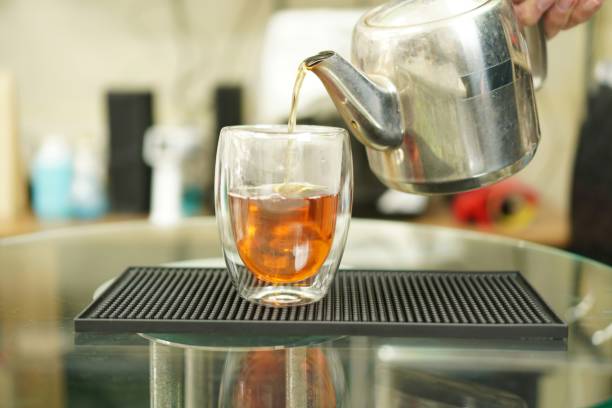 istock Life style: The picture shows tea brewing using traditional teapots and tea mugs, close up. 1423496611