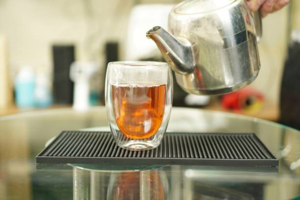 istock Life style: The picture shows tea brewing using traditional teapots and tea mugs, close up. 1423496612