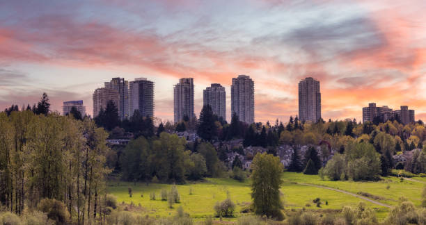 メトロタウンの住宅用アパートの眺め - vancouver apartment skyline real estate ストックフォトと画像