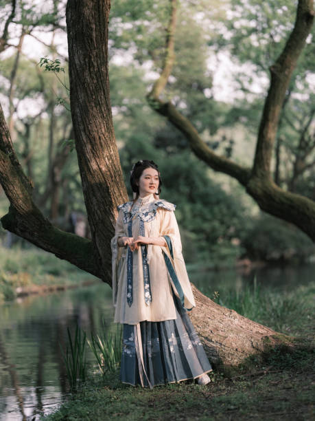 istock Girl wearing ancient Chinese clothes 1423526545