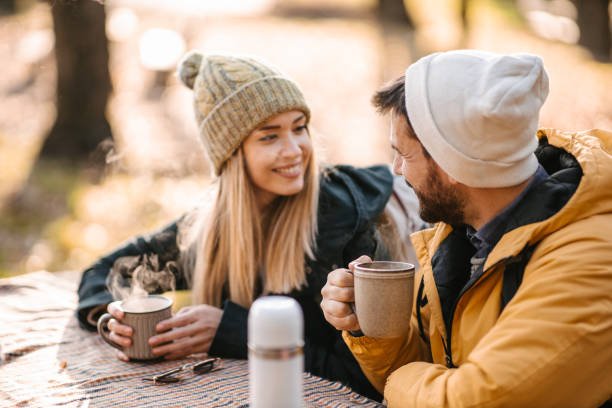 istock Couple drinking tea on a picnic 1423533577