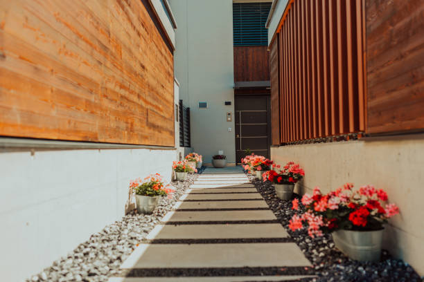 istock Entering a modern house with wooden details 1423539024