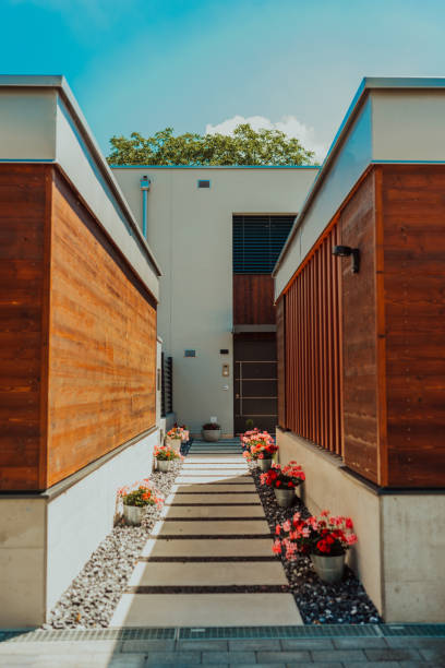 istock Entering a modern house with wooden details 1423539031