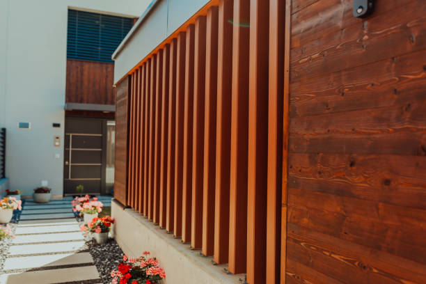 istock Entering a modern house with wooden details 1423539044