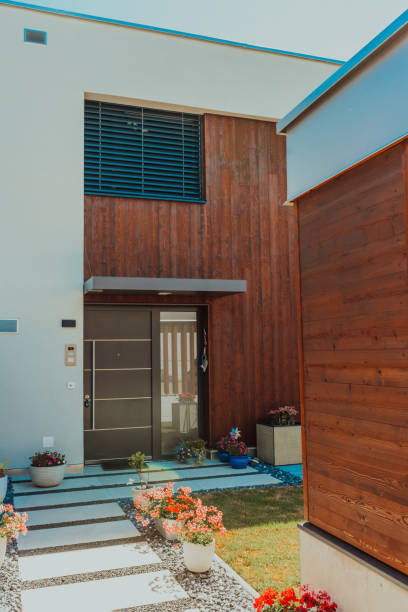 istock Entering a modern house with wooden details 1423540293