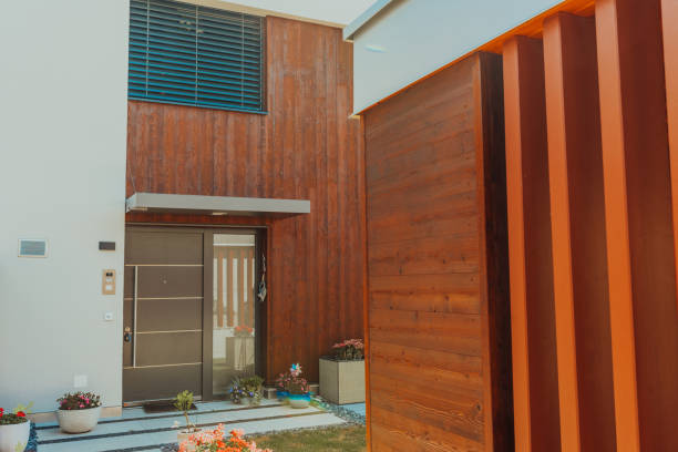 istock Entering a modern house with wooden details 1423540295