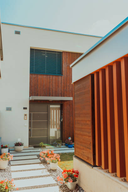 istock Entering a modern house with wooden details 1423540300