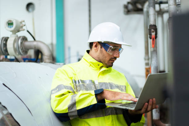 istock Quality control staff working in the factory. 1423545119