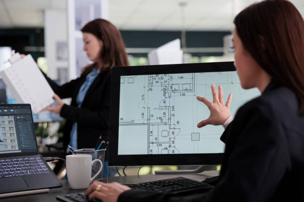 istock Woman working in room floor planner software 1423550048