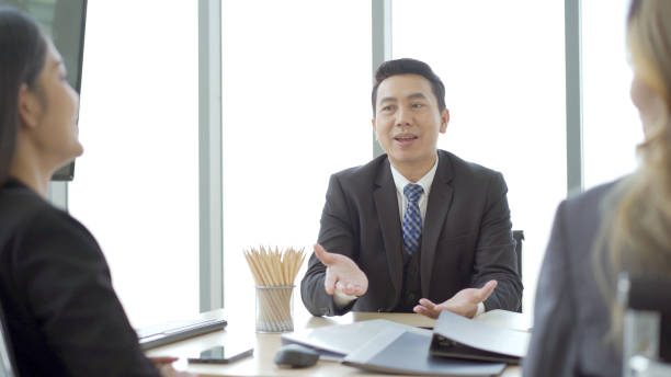 istock Group of business people making a discussion. 1423550224