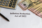 papiere-mit-inflation-reduction-act-von-2022.jpg?b=1&s=170x170&k=20&c=v75cWUT6sug39ppsQ6NT_wU8saFhB9HN1jZu2efdlks=
