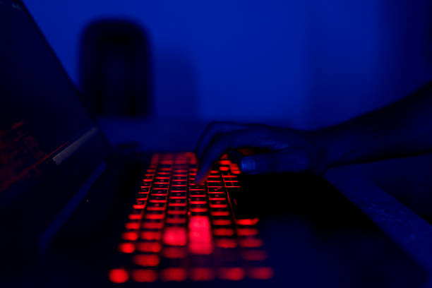 istock I enjoy working in a dark office 1423577932