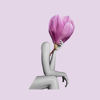 Ternura. Cuerpo femenino con flor rosa en lugar de cabeza sobre fondo claro. Collage de arte contemporáneo. Belleza, arte, cuidado, amor. Surrealismo photo
