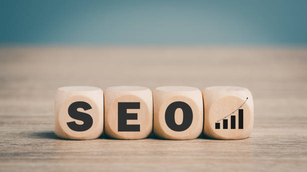 istock SEO concepts, optimization analysis tools, search engine rankings, social media sites based on results analysis data. , Customers use keywords to connect products, wooden blocks on the table. 1423605762