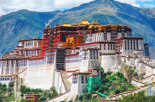 Potala Palace, Tibet (China, Asia). Fantastic photo of the mighty palace of the Dalai Lama,  an Unesco World Heritage.